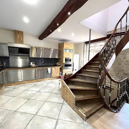 Stone And Elegant House On Place * Condom