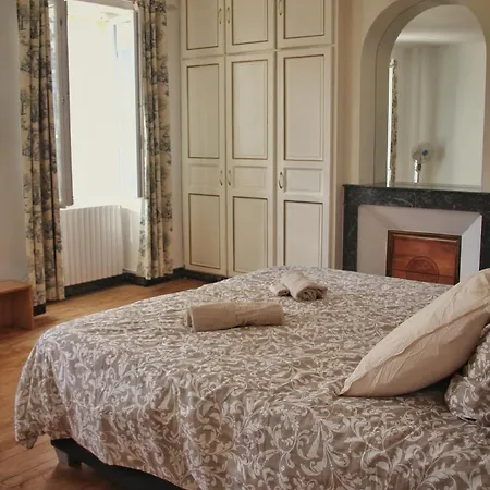 La Maison Des Mousquetaires كوندوم